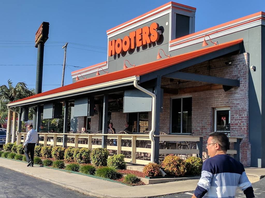 EEOC Settles Lawsuit Against Hooters Over Racial Discrimination Claims